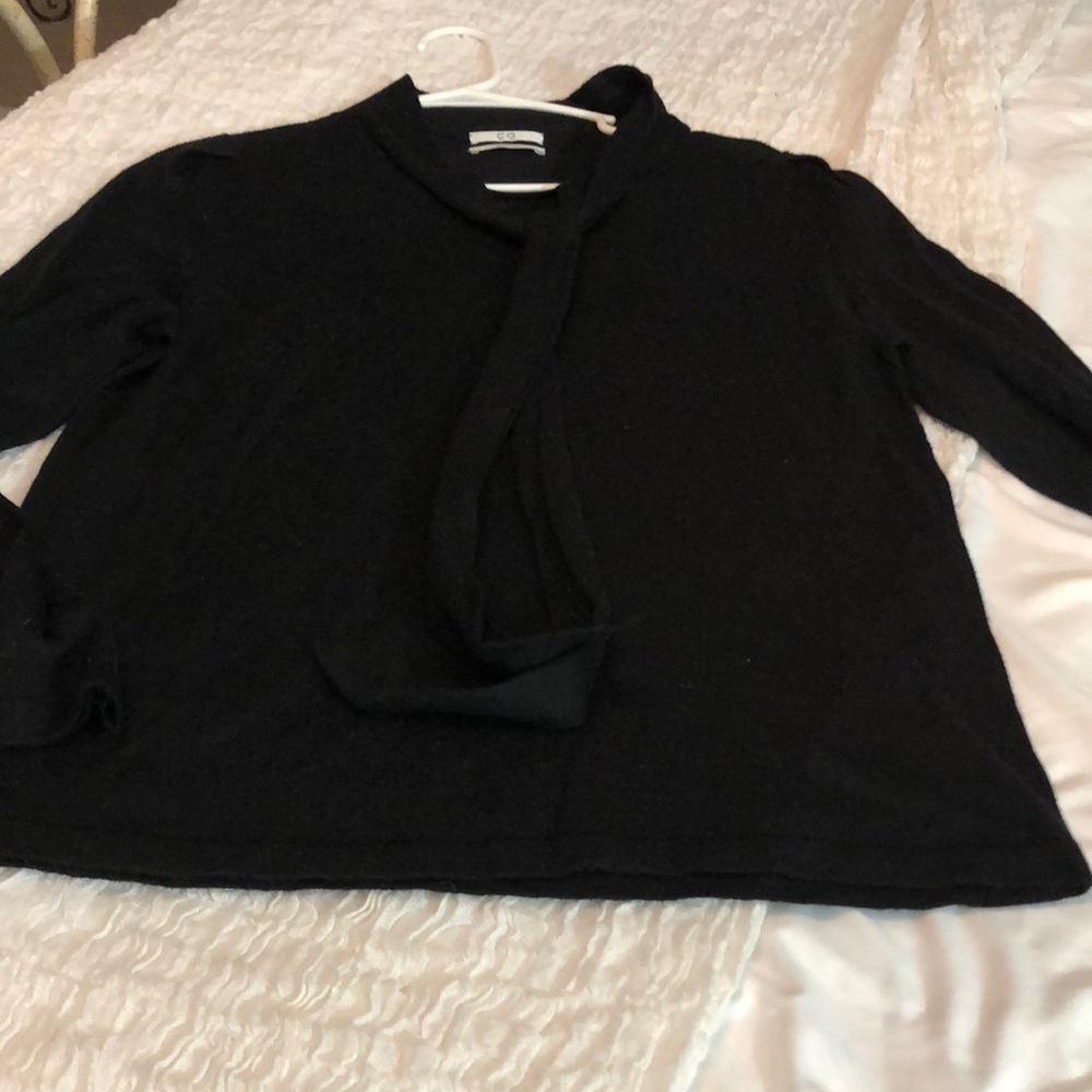Final price🙏🏻C O Light weight cashmere long sleeve sweater with tie in front